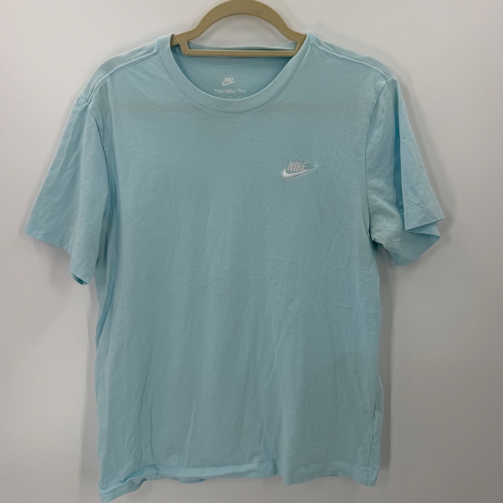 The Nike tee T-Shirt size Medium Light Blue Athletic Sportswear